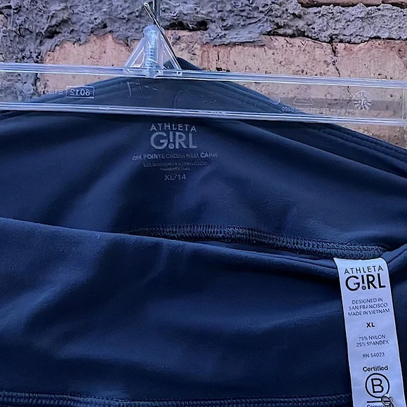 On Pointe Cross Hem Capri by Athleta, XL, and is Bluey Granite. - Picture 3 of 4